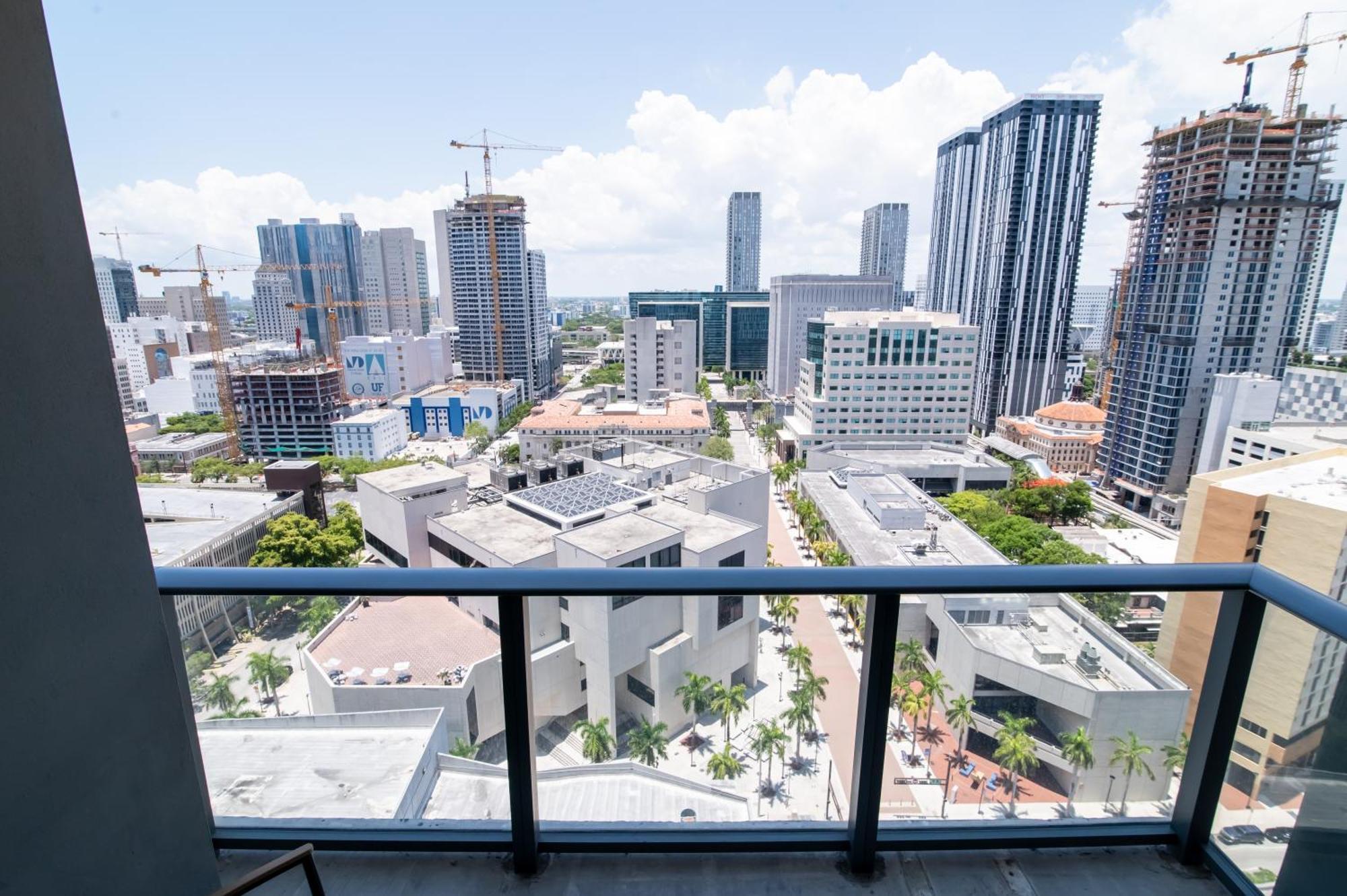 Luxurious King Bed Suite In Downtown Miami Kültér fotó